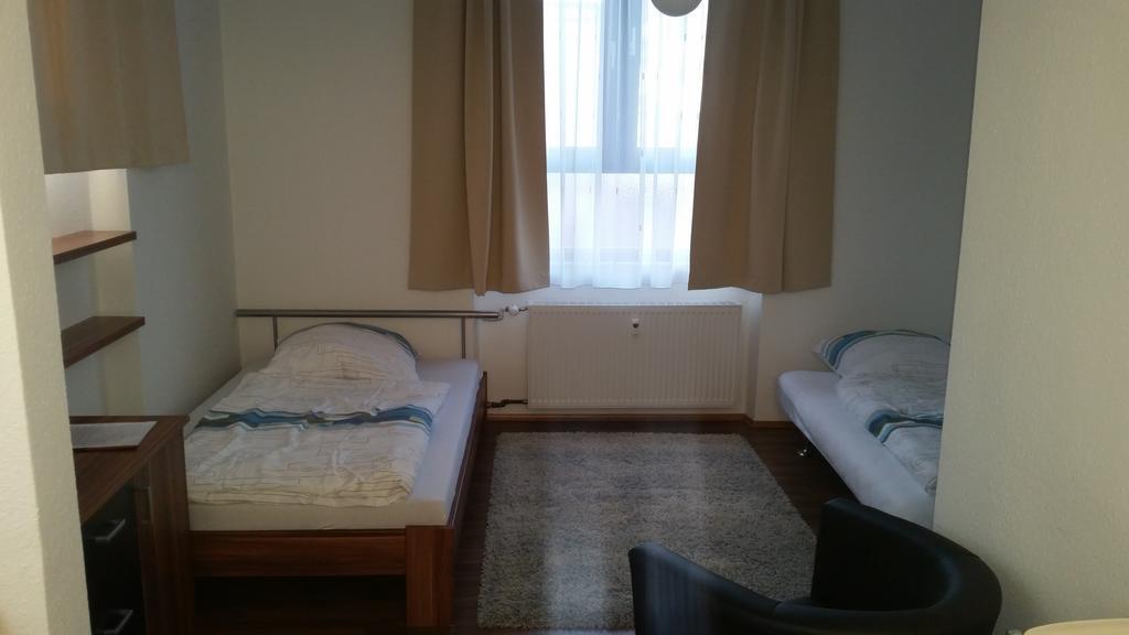 Ferienwohnung Fiwa Fewo-1 Und Fewo-2 Pirmasens Habitación foto