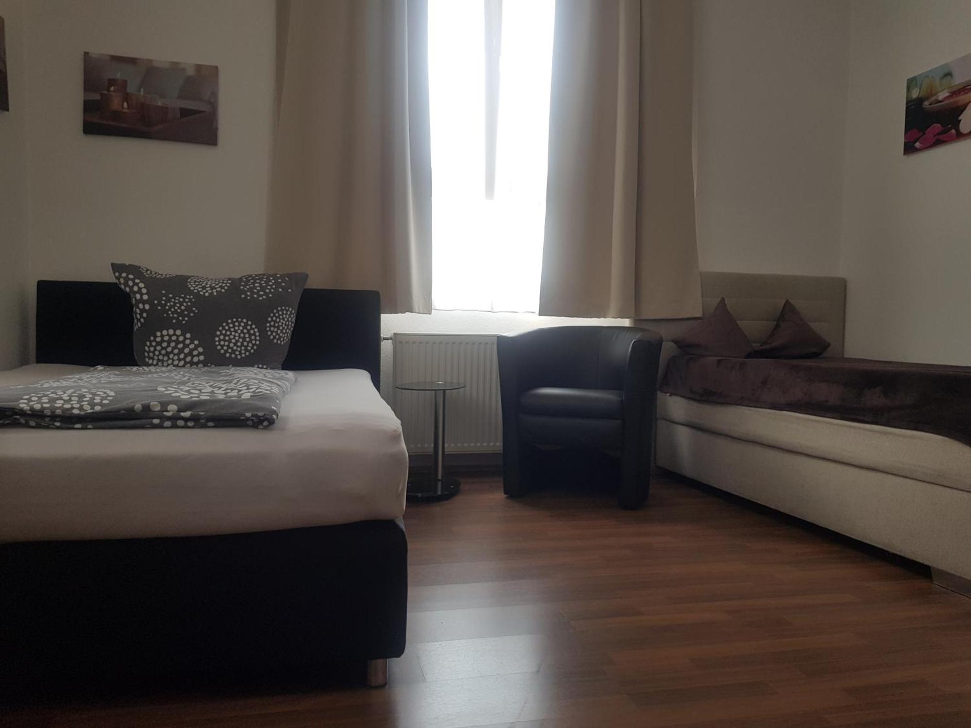 Ferienwohnung Fiwa Fewo-1 Und Fewo-2 Pirmasens Habitación foto